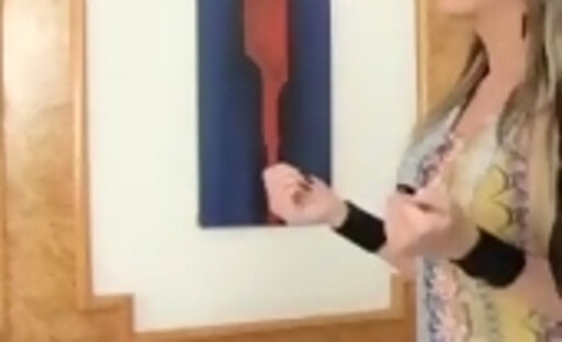 Shemales e essa putinha fudendo