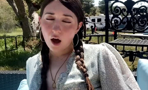 Cutie Pie Masturbating in Public Again