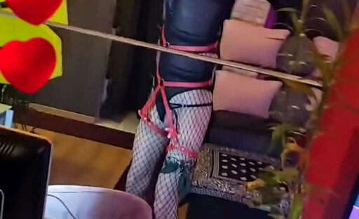 Transvestite Mrs.??Claus And Her Big Cock In Miniskirt. VaneSsaBiTCHx PariSChienneTrvprod91