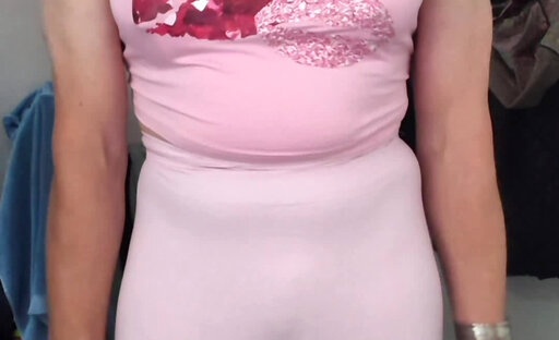 Skirt bulge in pantyhose