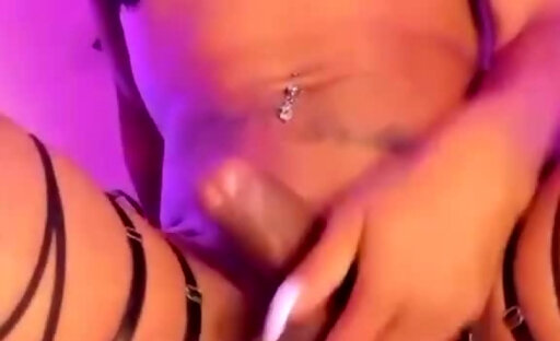 Morena Colombiana de Verga deliciosa se corre en múltiples ocasiones mientras le hablo cochi