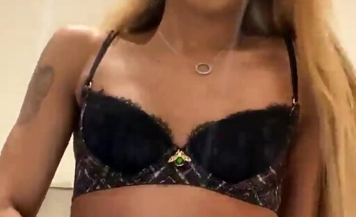 TS Esther Meirelles cums