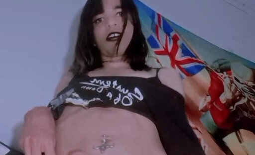 Carlezinha ????? — Mulherzinha trans  de calcinha fio dental, pica linda brilhando