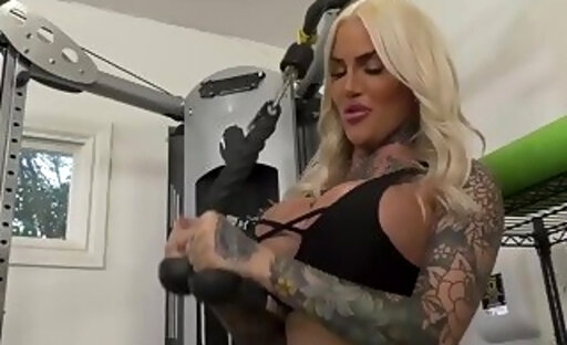 Adorable trans babe Nadia Love bangs her fitness coach in gym