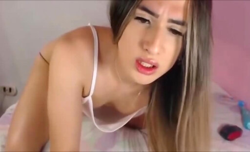 Thick tranny creams her absolutety stunning ass