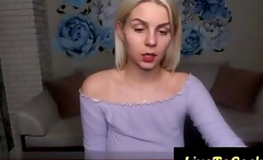 pretty white heshe emma jordan on live webcam 2