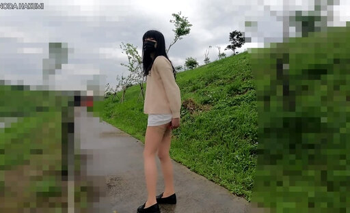 HA44Wears short dress with dildo stuffed into anal behind Passers-by pass by!
