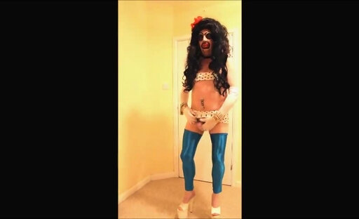 Brunette slut in turquoise leggings