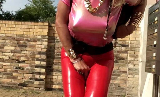 fat ugly dumpcum Gummimädchen Andrea auf Ecstasy