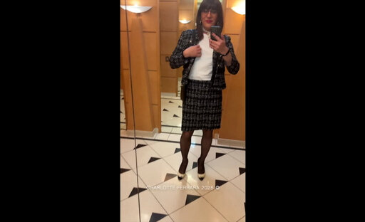 Charlotte Ferrara reveals her pretty feet in her sheer nylon stockings