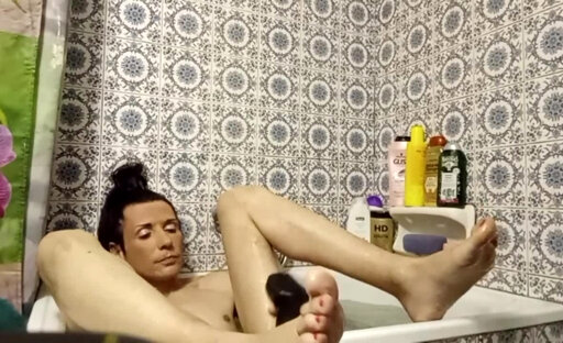 bathtub blowjob and deep anal dildo