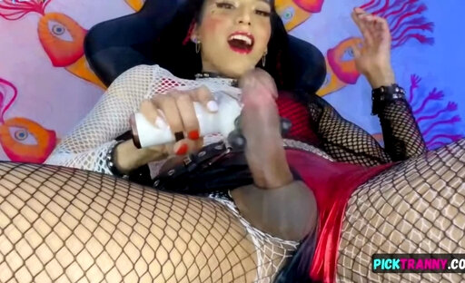 cosplay shemale play on cam