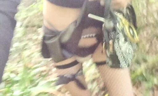 ?Petite Allumeuse En Forêt. Cumslut PUBLIC VaneSsaBiTCHx ?Brunoy91