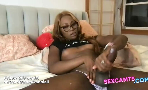 Ebony Tranny Jerks Herself Deep on Cam