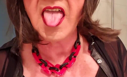 Mature tongue fetish